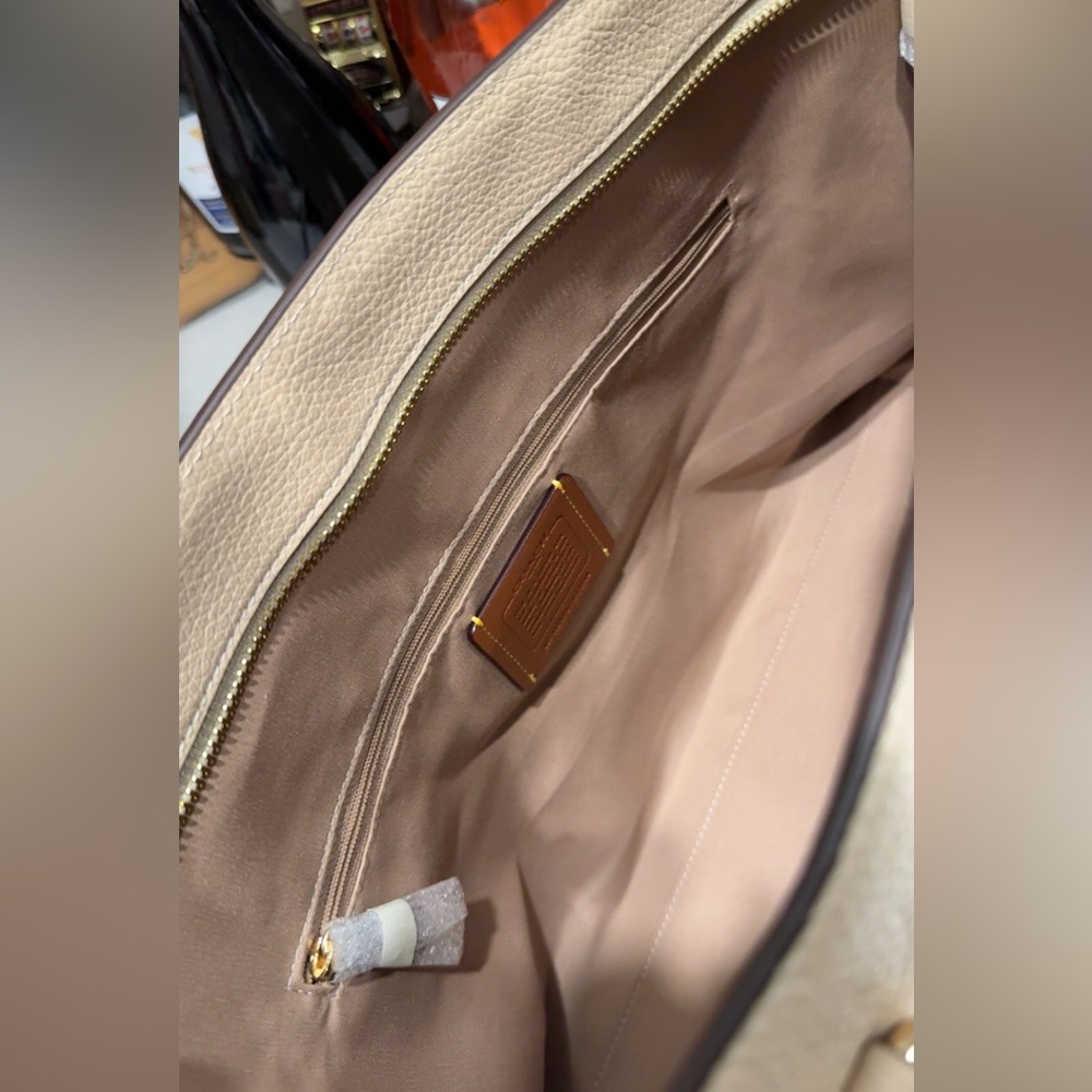 Station Tote Shoulder Bag in Signature leather - Picture 7 of 12
